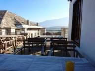Letztes Frühstück auf unserer Terrasse in Gjirokastra
