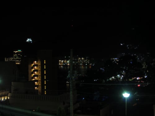 Atami bei Nacht