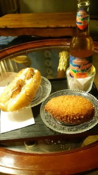 Yakitori Sandwich und Kare-Pan mit Apfelschorle